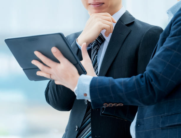 先輩社員と同行しながら仕事を覚えます
